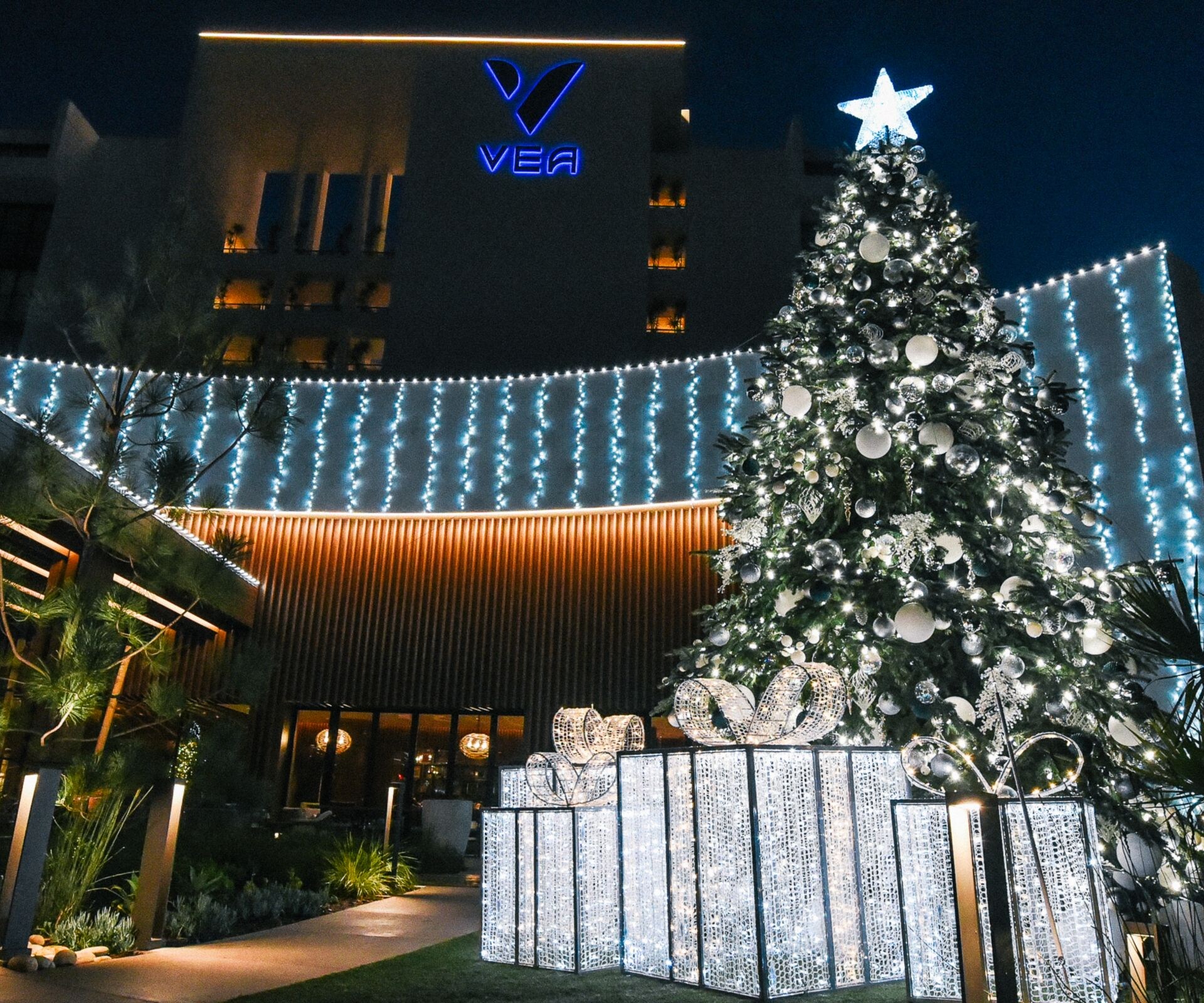 VEAニューポートビーチのクリスマスデコレーション