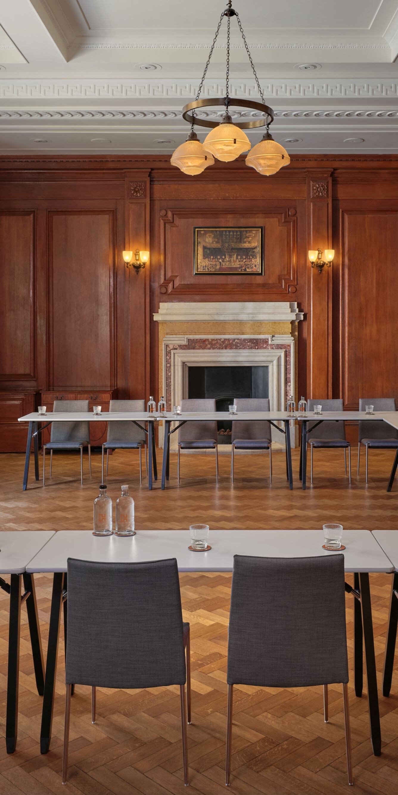 U-shape meeting room arrangement