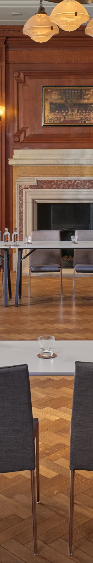 U-shape meeting room arrangement