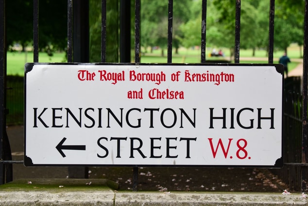 Kensington High Street iconic sign