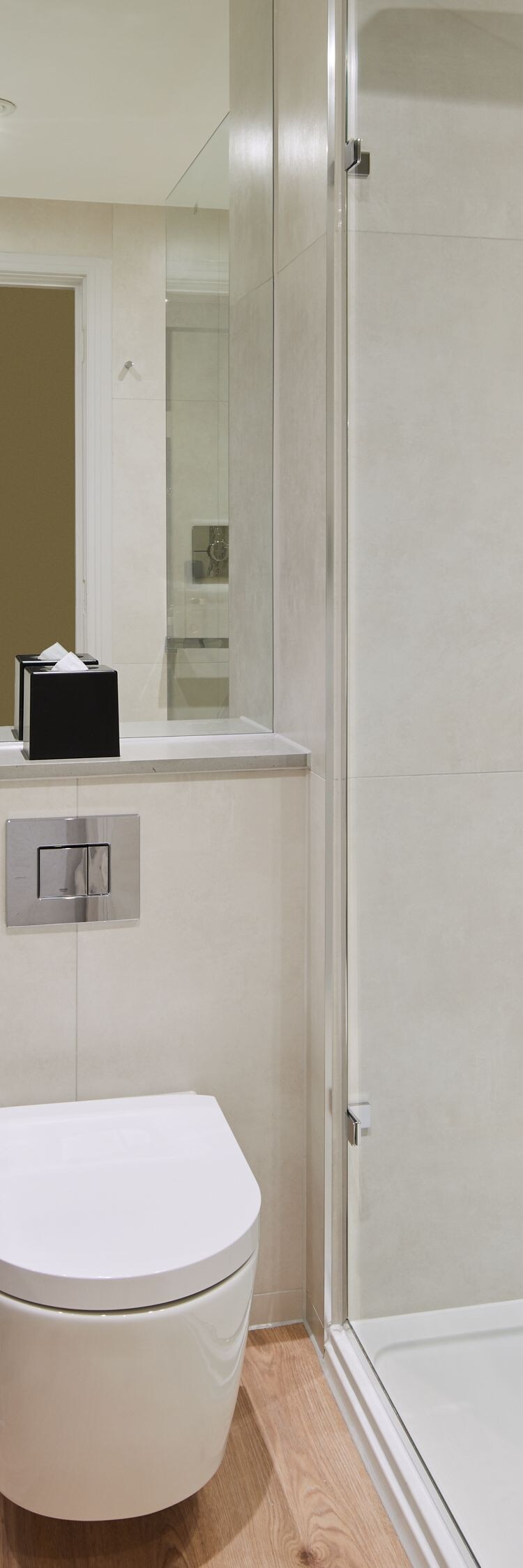 Salle de bain avec douche