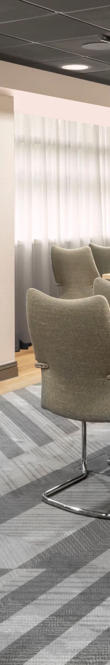 U-shape meeting room with side table