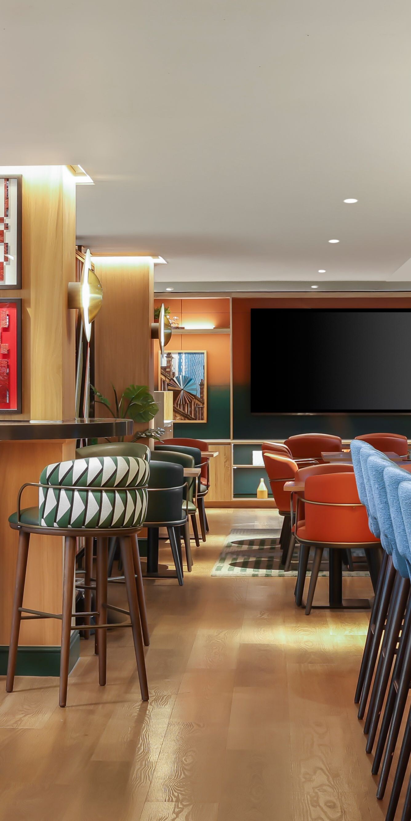 Great Room bar with stools and drinks taps