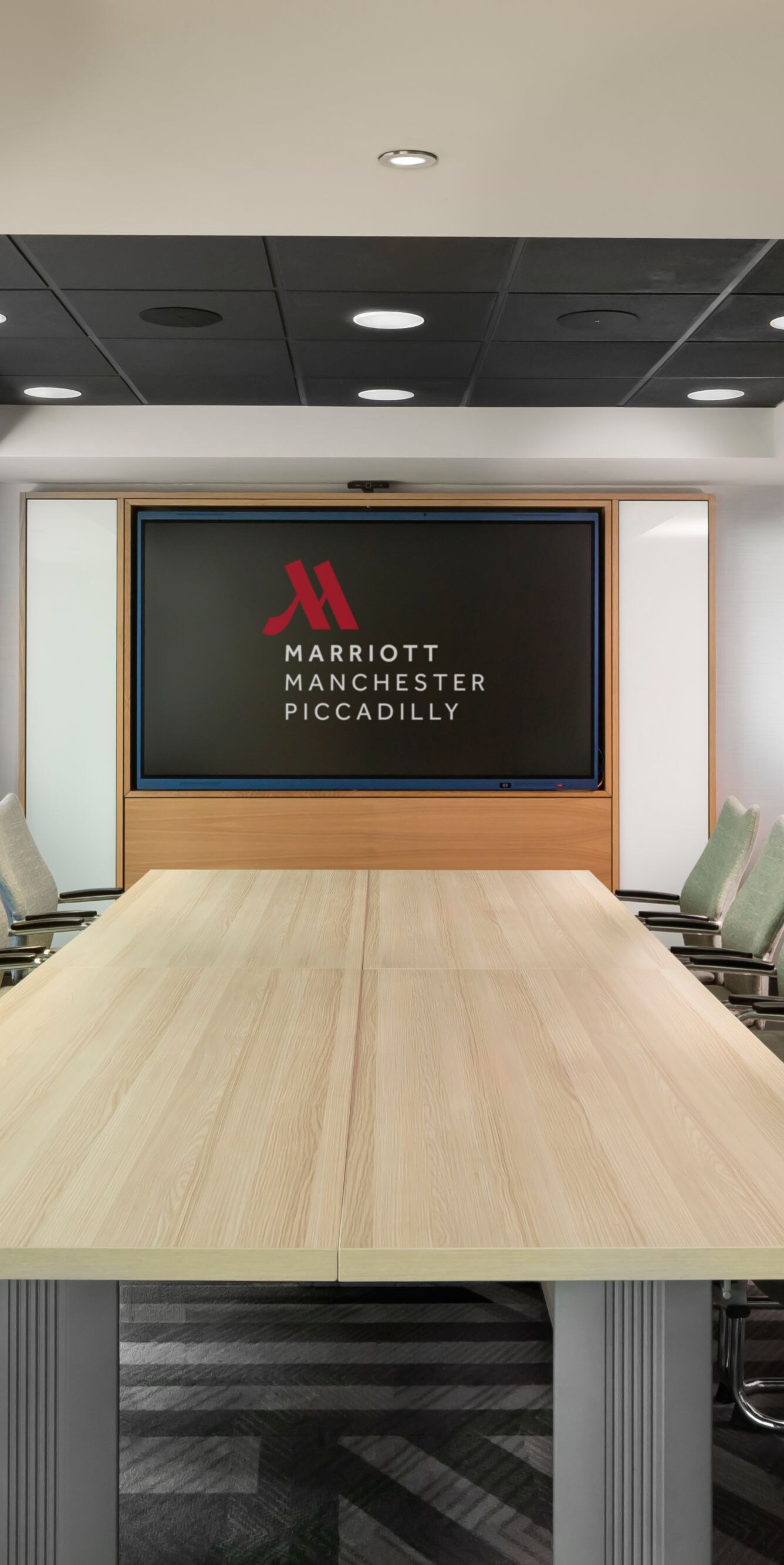 U-shape meeting tables with chairs