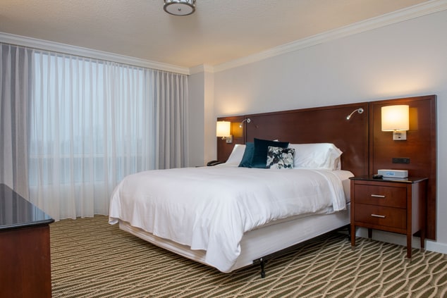 Indulge in the all-encompassing comfort of our king-size beds that feature ultra-plush bedding and soft pillows, sure to make you feel refreshed, rejuvenated and ready to start the day.
