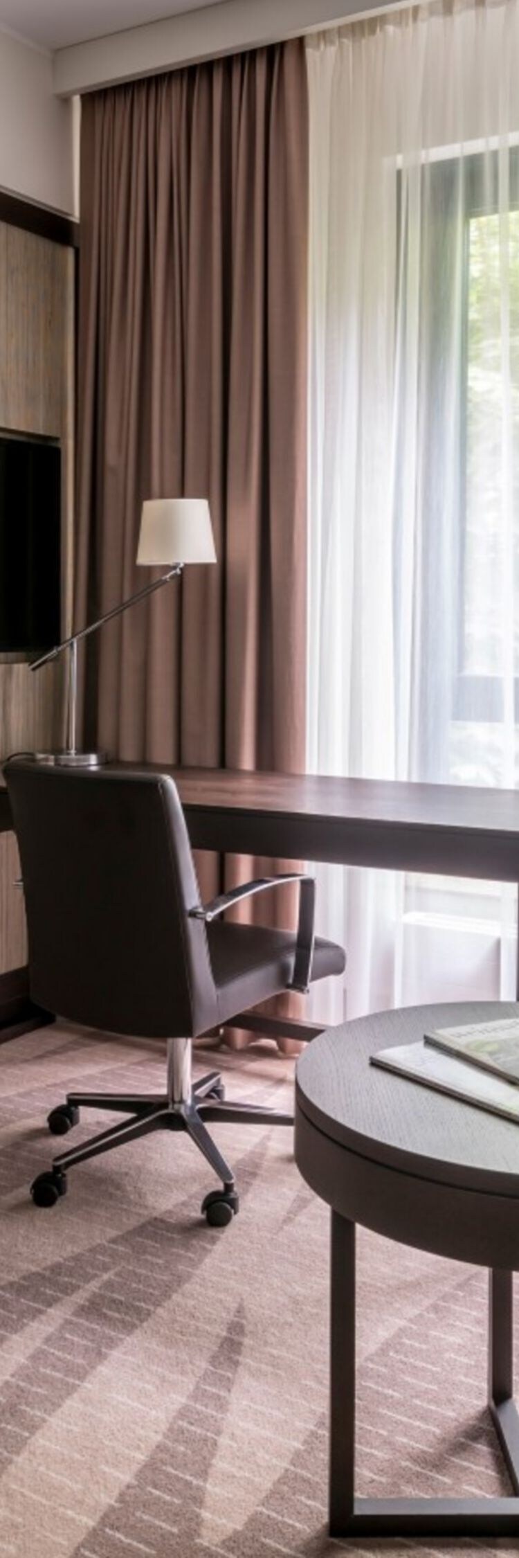 Trabajo y descanso en la suite con diseño bávaro 