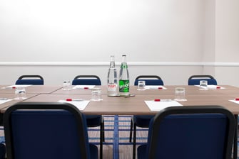 「Laffitte」会議室－ボードルーム形式セットアップ