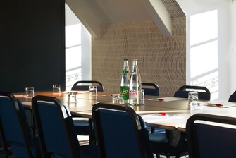 「Richelieu」会議室 ボードルーム形式セットアップ