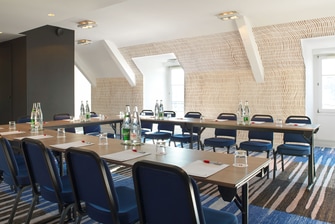 Richelieu Meeting Room - U-Shape Setup