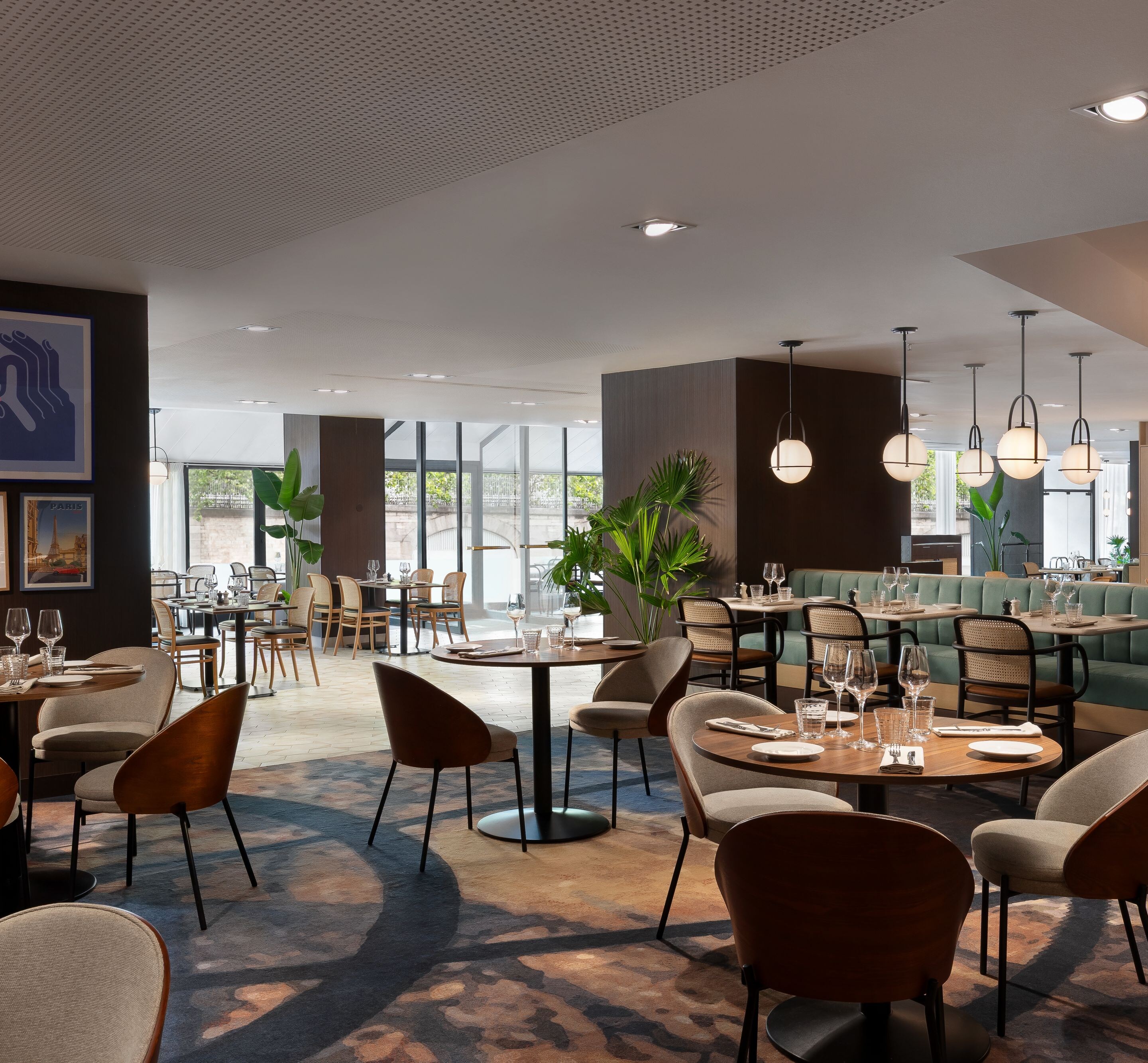 Palyma Bistro dining room with modern seatings