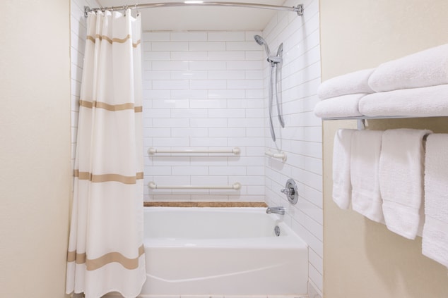 Mobility Accessible Room with Bathtub