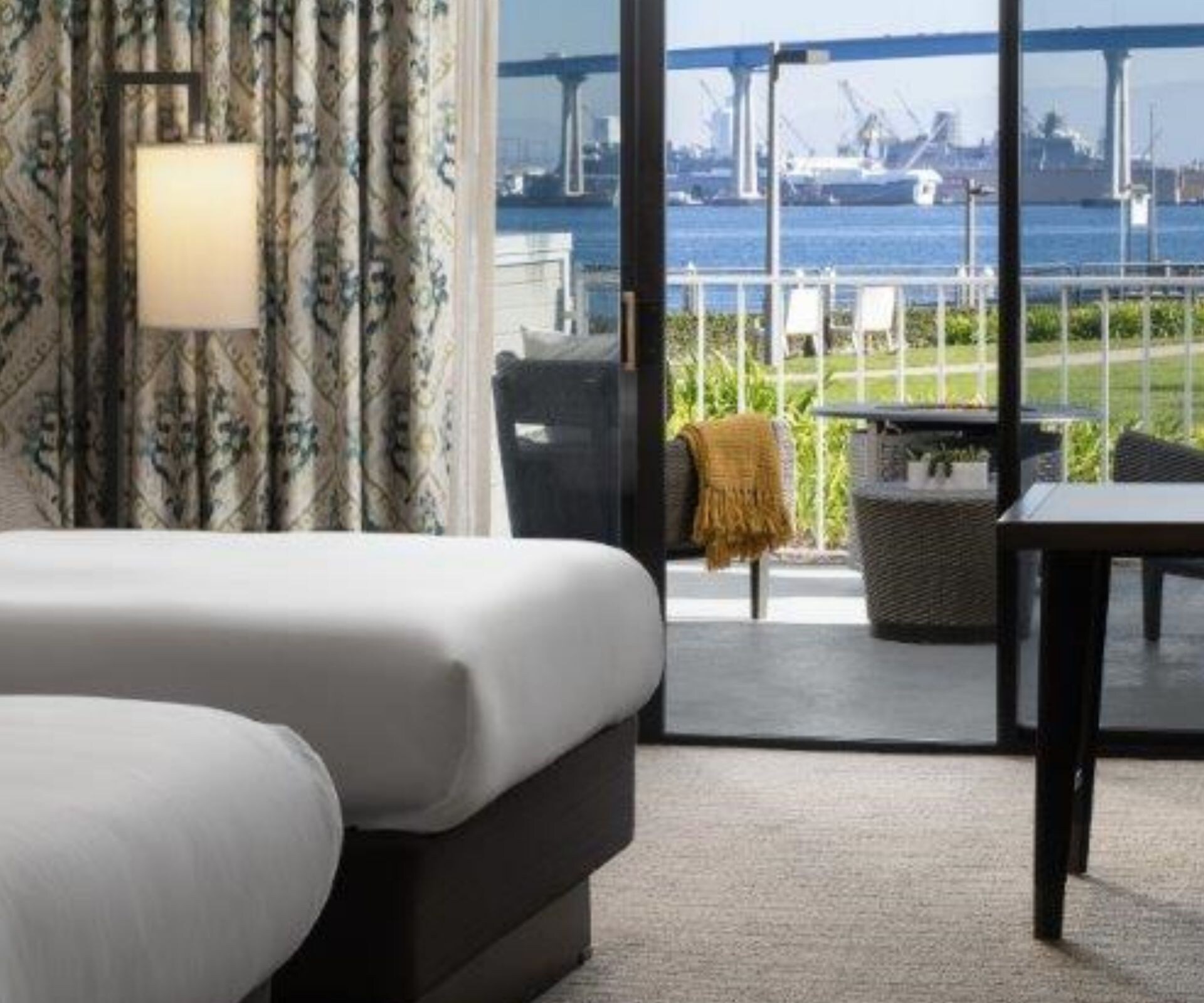 2 Double Bed room - firepit & bay views