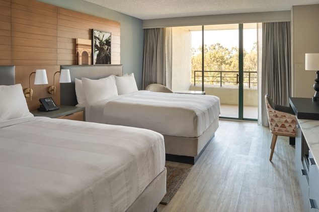 Standard guestroom with 2 Queen beds