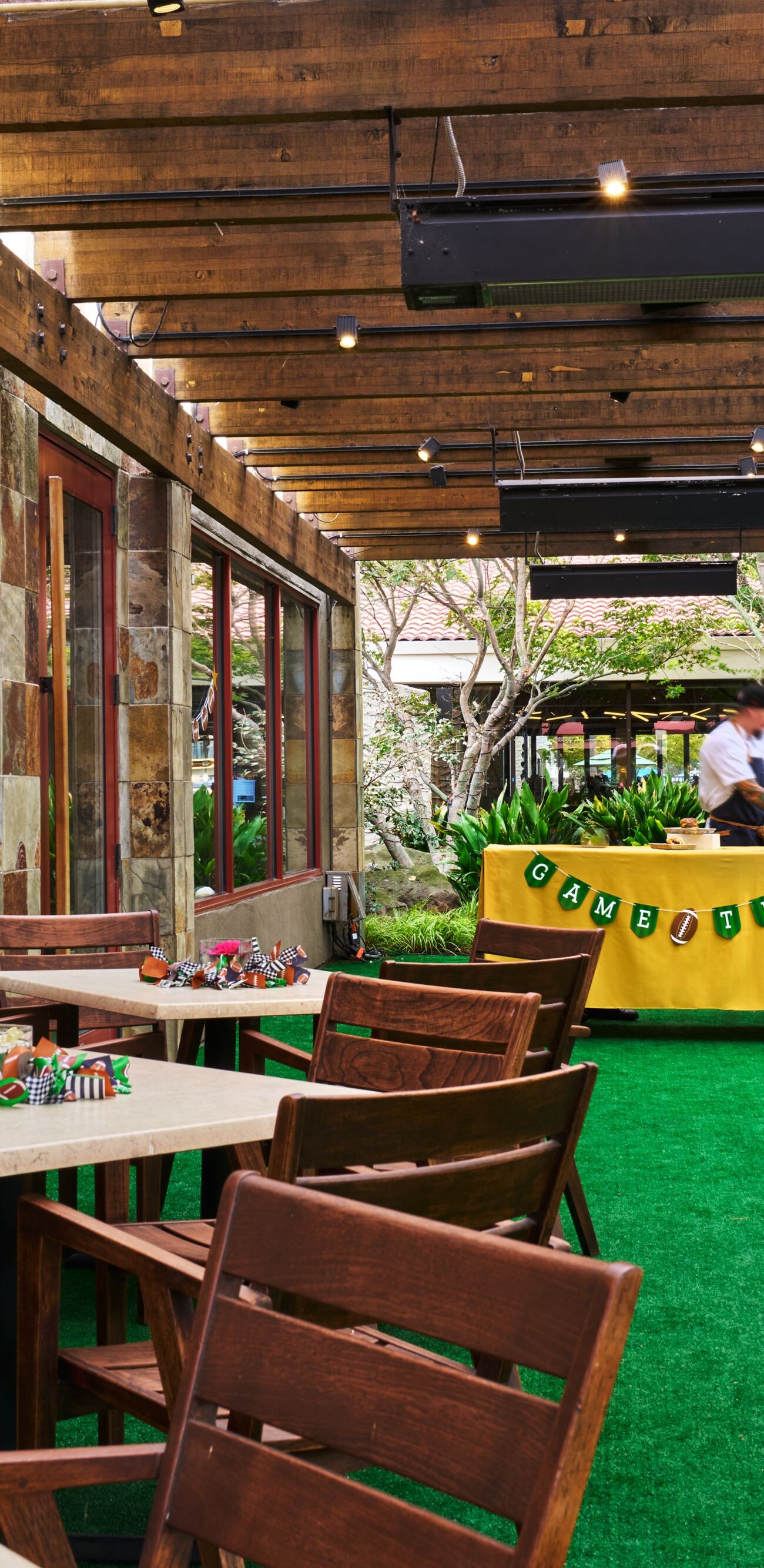Outdoor dining seats