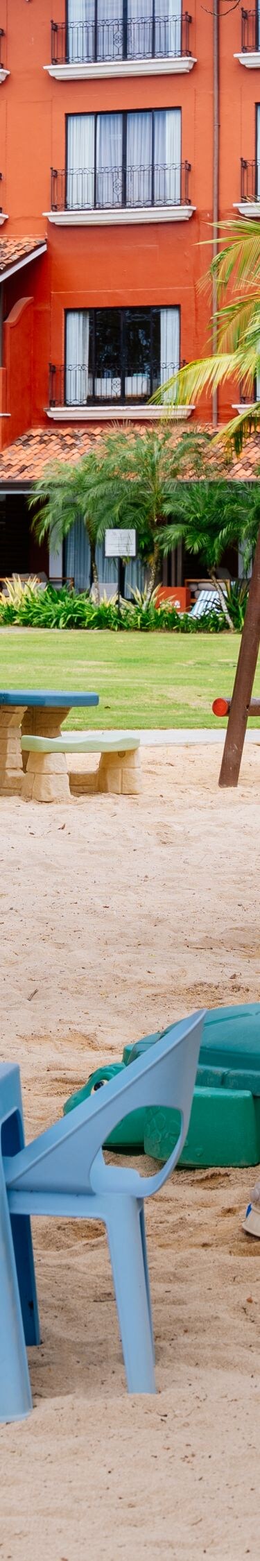 Espacio al aire libre, parque infantil, vista del edificio