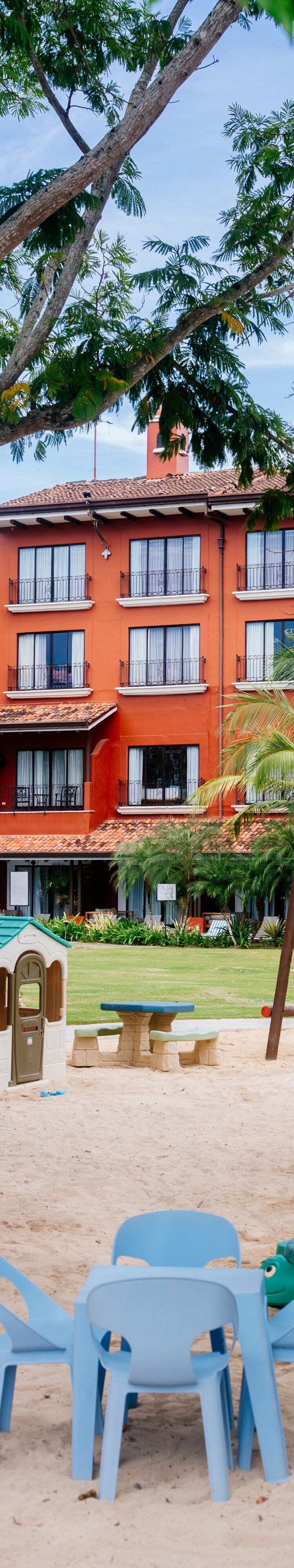 Espacio al aire libre, parque infantil, vista del edificio