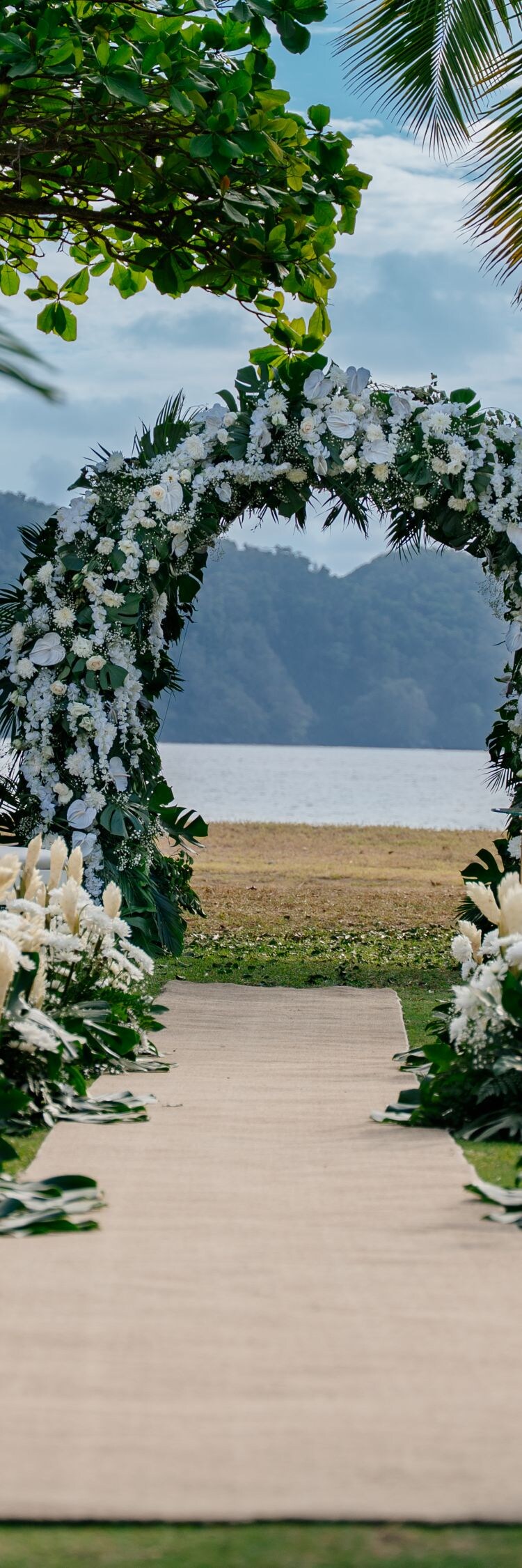 Montaje de la boda, exterior, naturaleza, lago