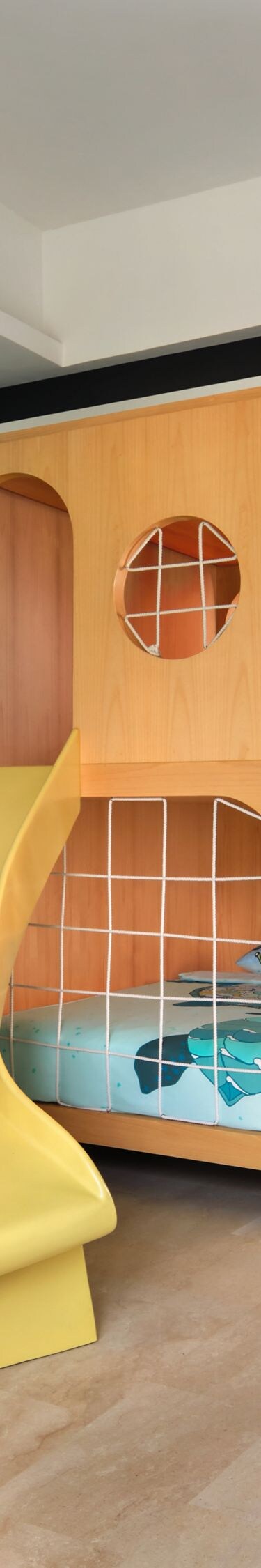 Kamar keluarga, kamar tidur king, tempat tidur tingkat, bak untuk berendam