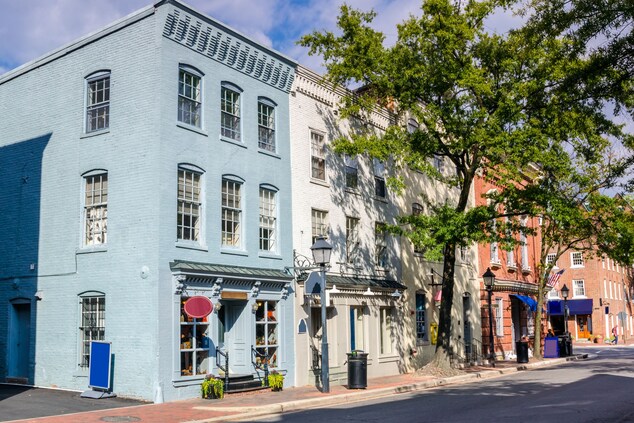 Restaurants and shops in Old Town Alexandria