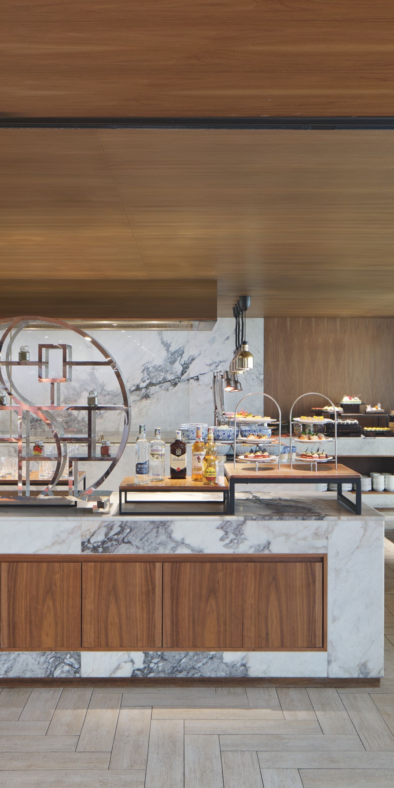 Lounge with marble buffet and river view