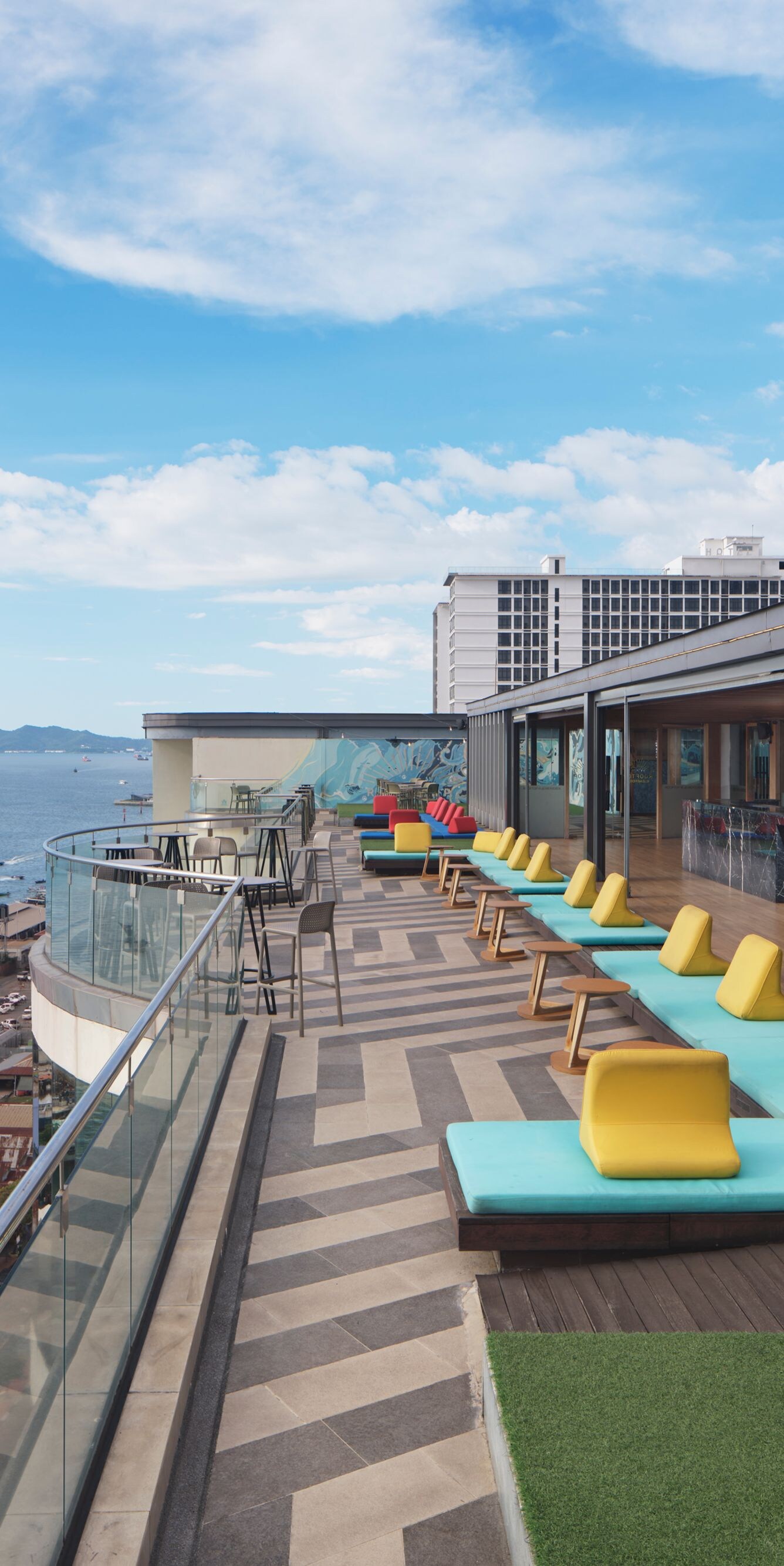 Rooftop bar with sea views and terrace