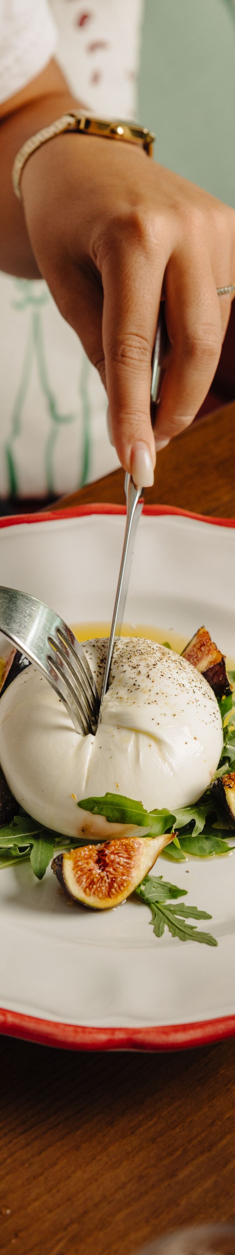 Burrata with figs and arugula