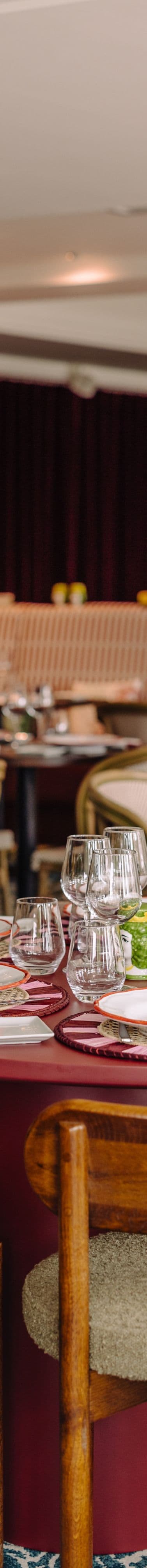 Round dining table in restaurant