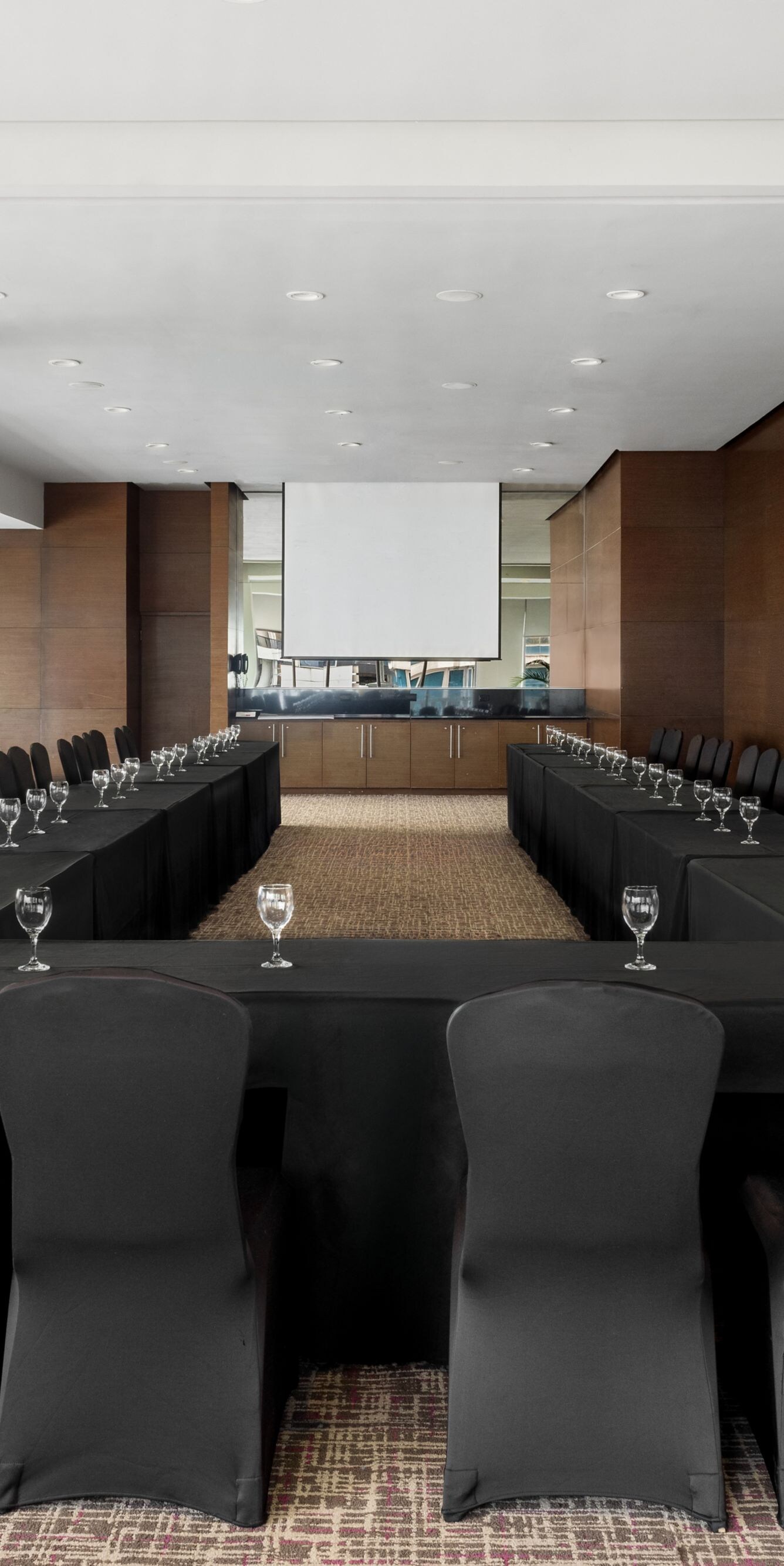 Meeting room with U-shaped conference setup