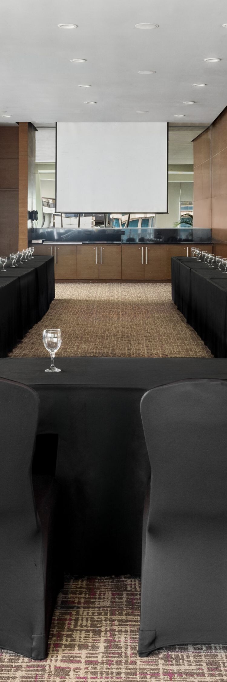 Meeting room with U-shaped conference setup
