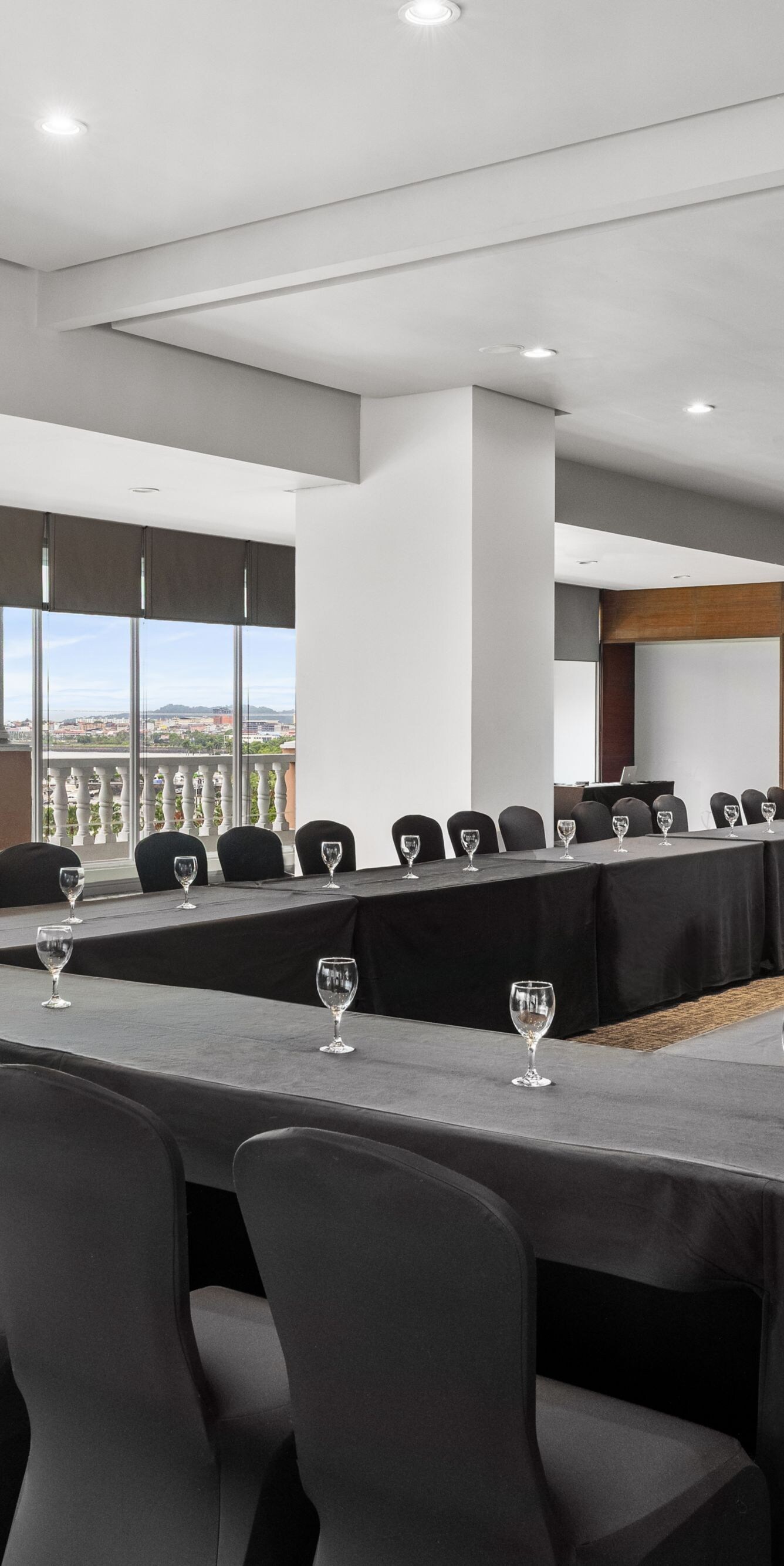 Meeting room with U-shaped conference setup