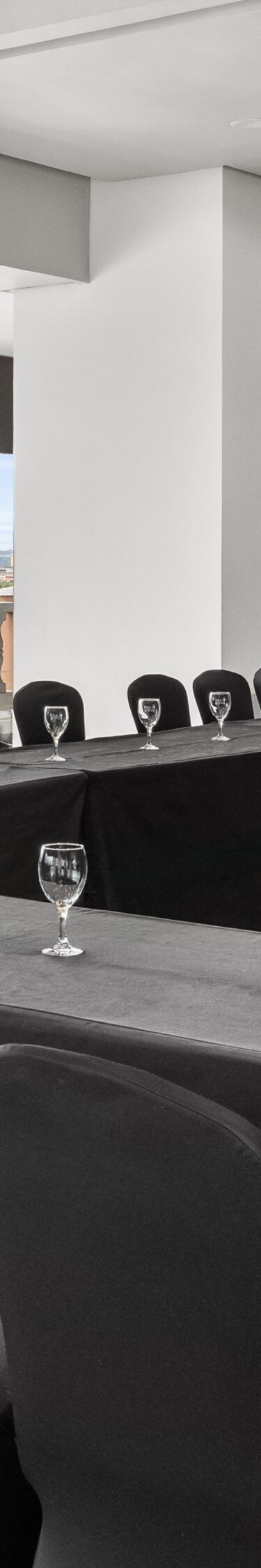 Meeting room with U-shaped conference setup
