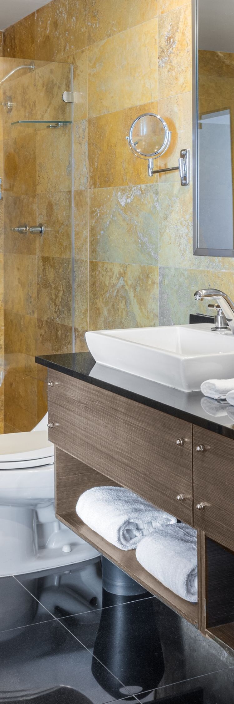 Gold Suite bathroom
