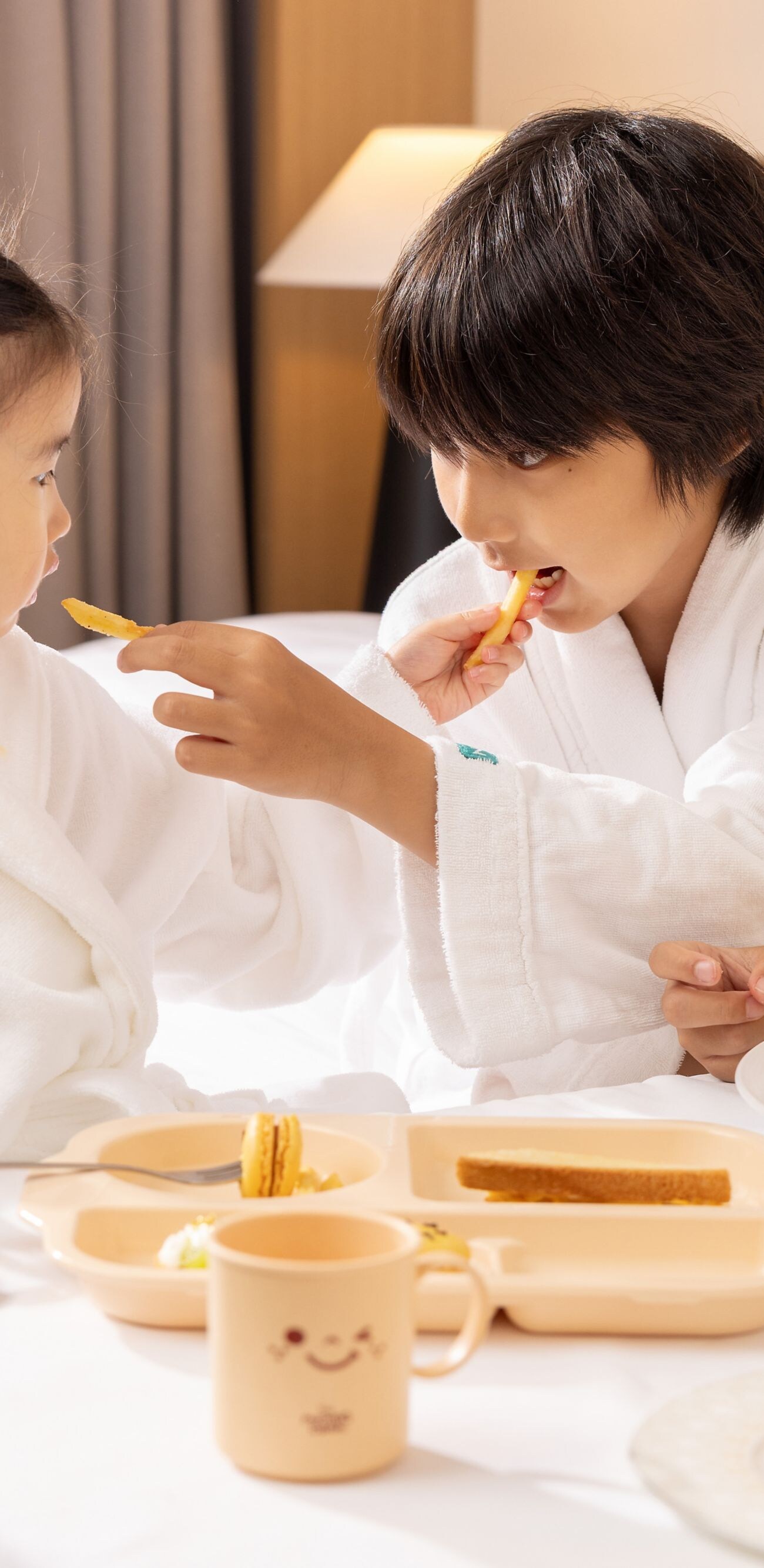 Children enjoying an in-room kids meal