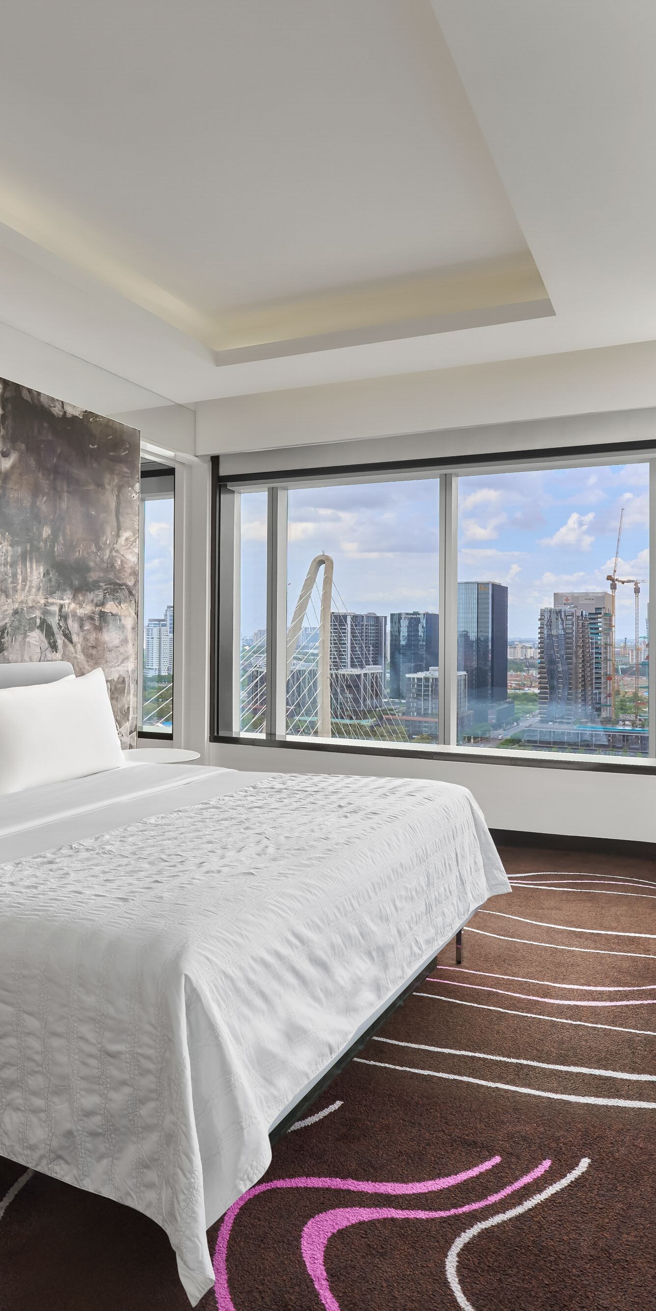 Grande Suite in daylight with panoramic view