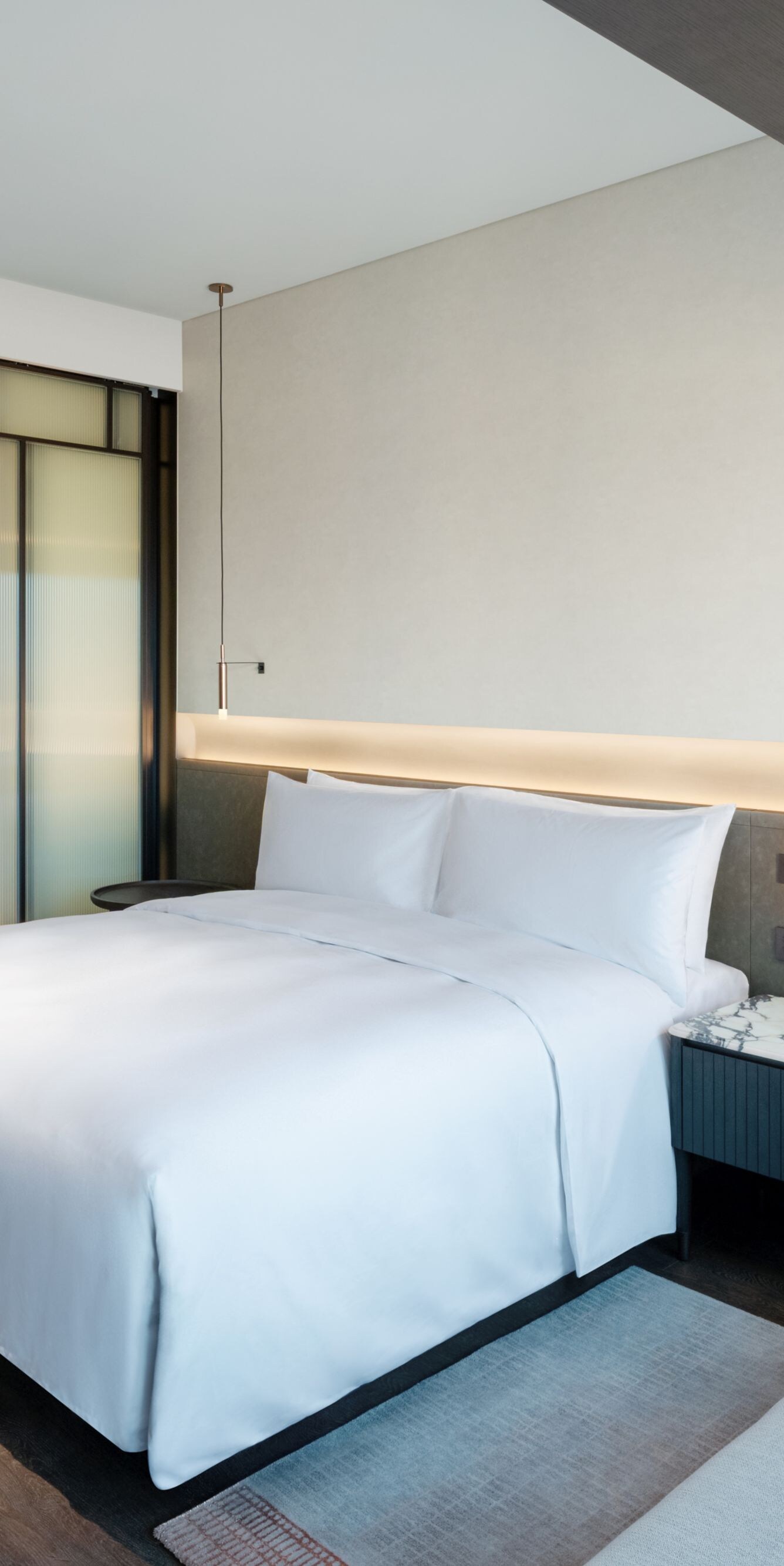 High-floor, king bed, desk, sofa, bathtub