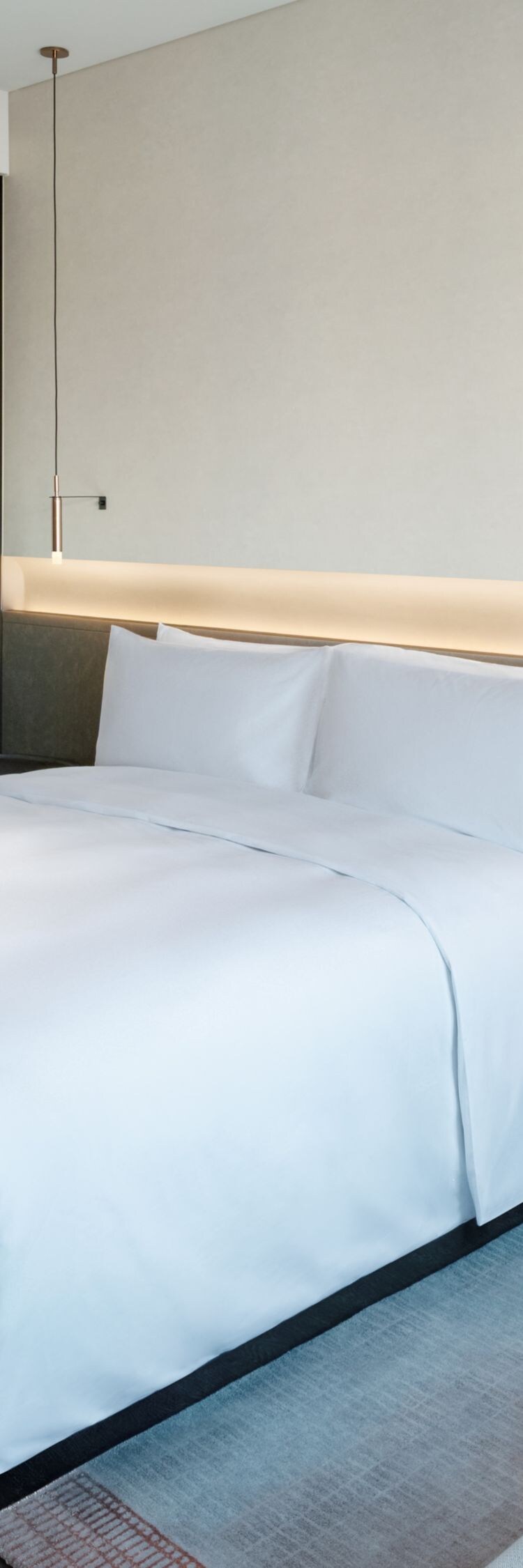 High-floor, king bed, desk, sofa, bathtub
