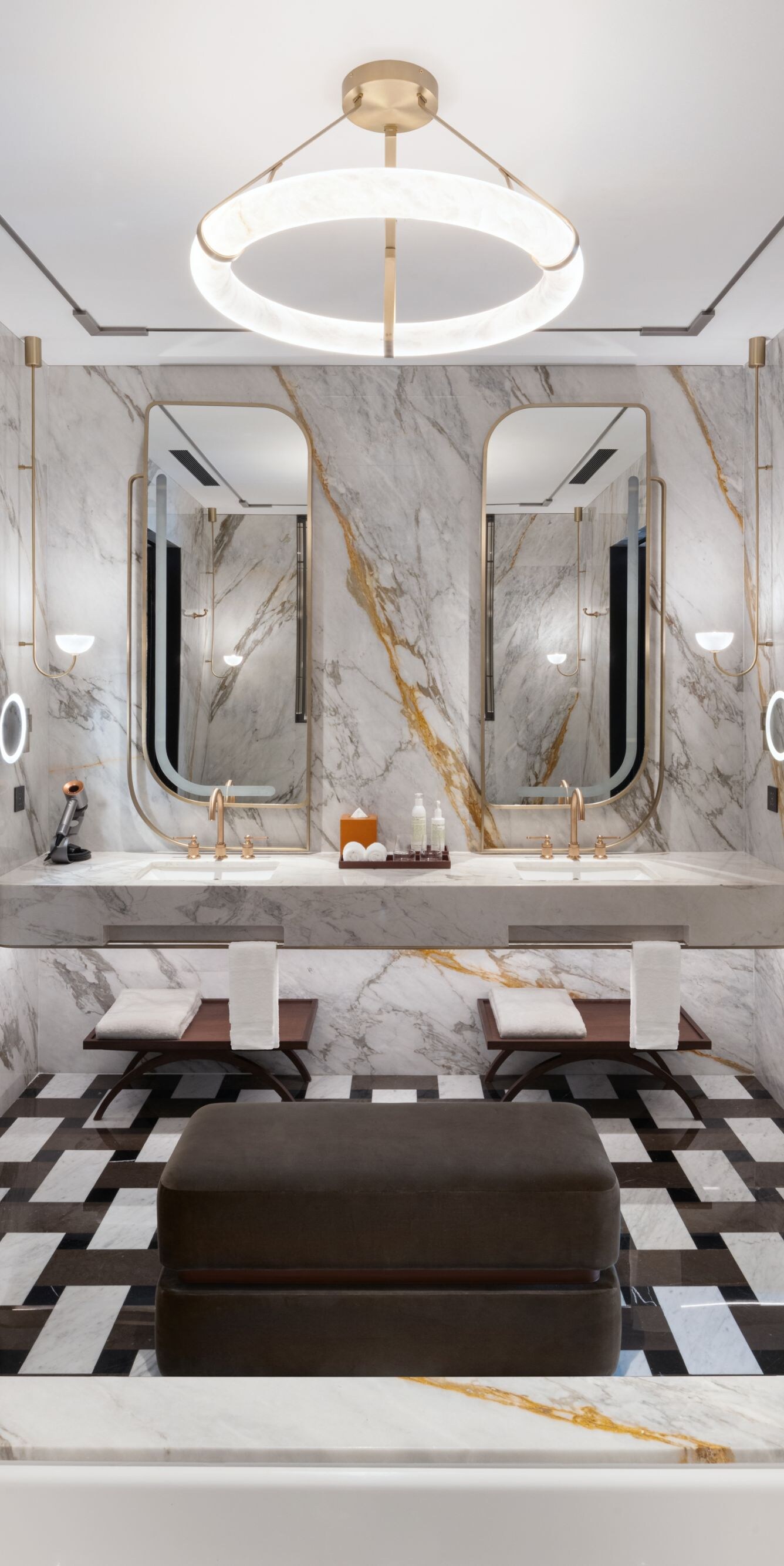 spacious layout, double vanity, bathtub