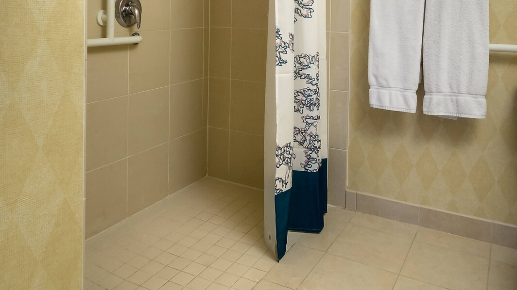 Madison Hotel Accessible Bathroom