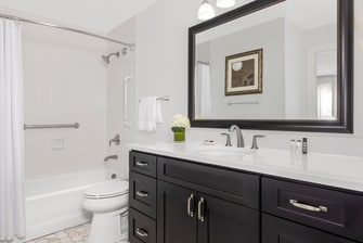 Bathroom with shower/tub combination
