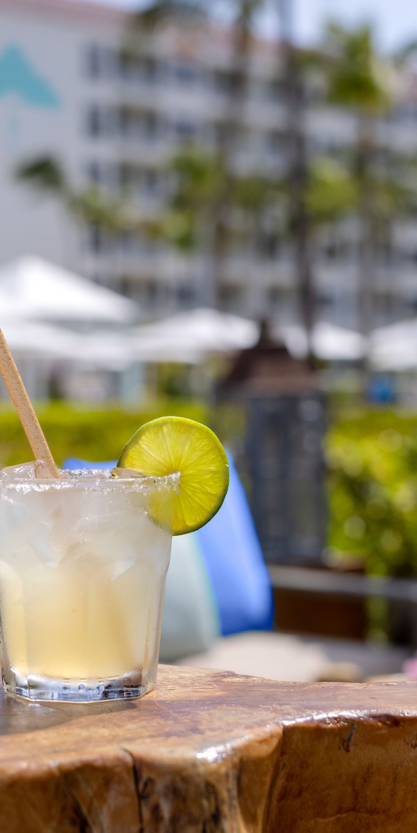 Cocktails aan het zwembad