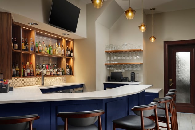 Bar, counter chairs, drinks