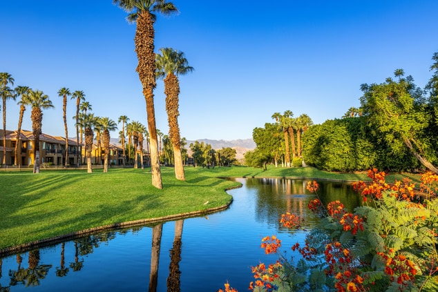 Exterior, golf course, mountains, palm trees, pond