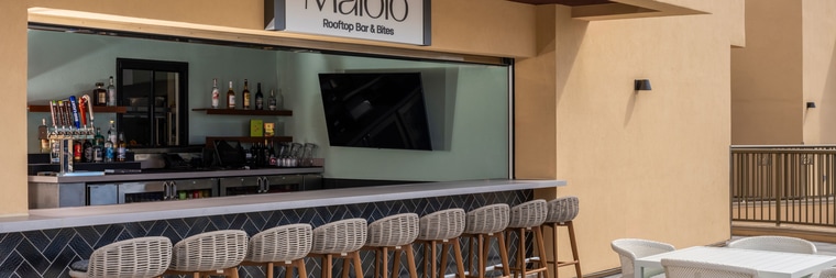 Mālolo Rooftop Bar & Bites - Seasonal | Honolulu Restaurant | Marriott ...