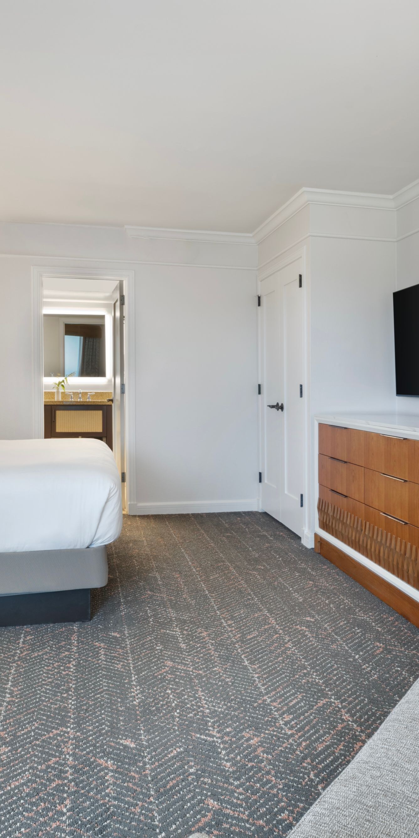 King bed with seating area, table, and TV