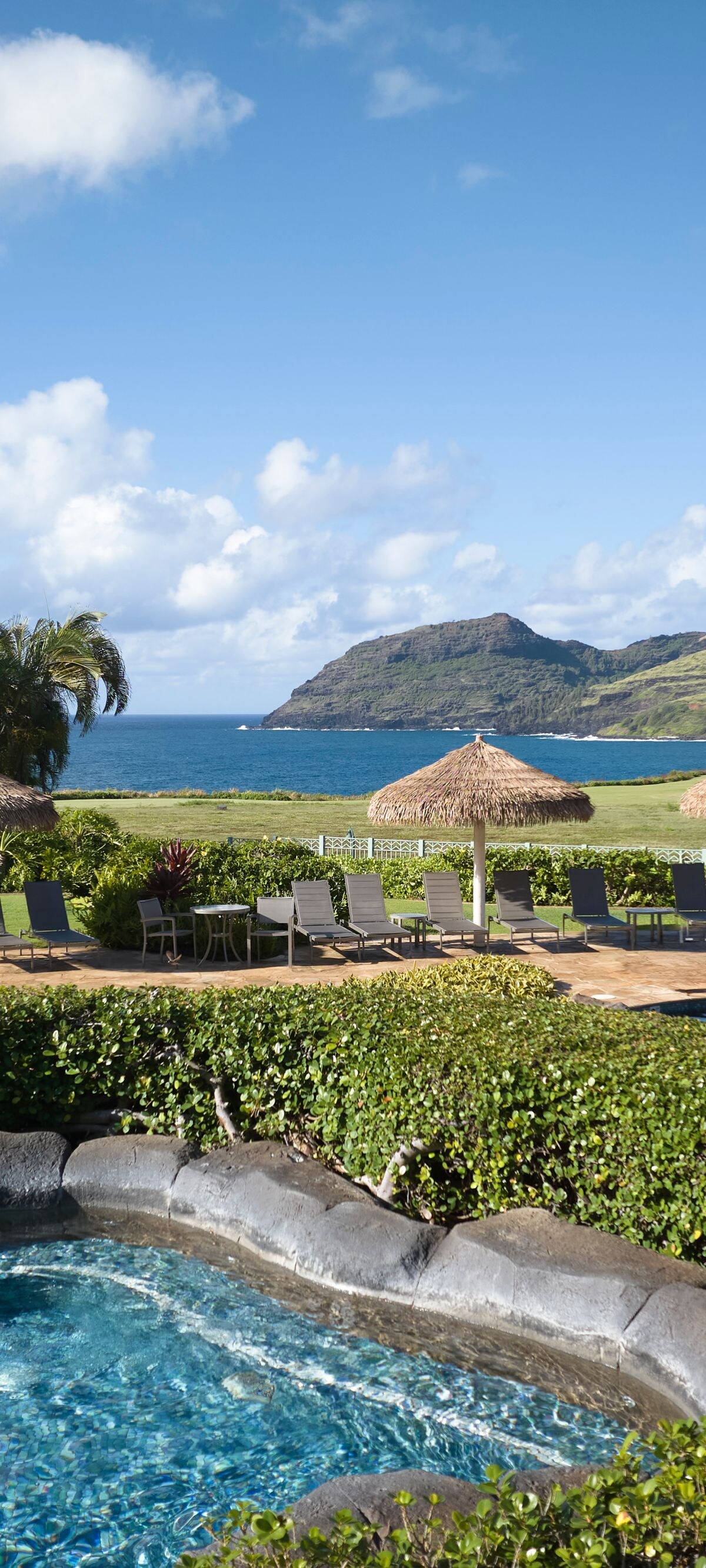 Outdoor whirlpool overlooking Kauai ocean
