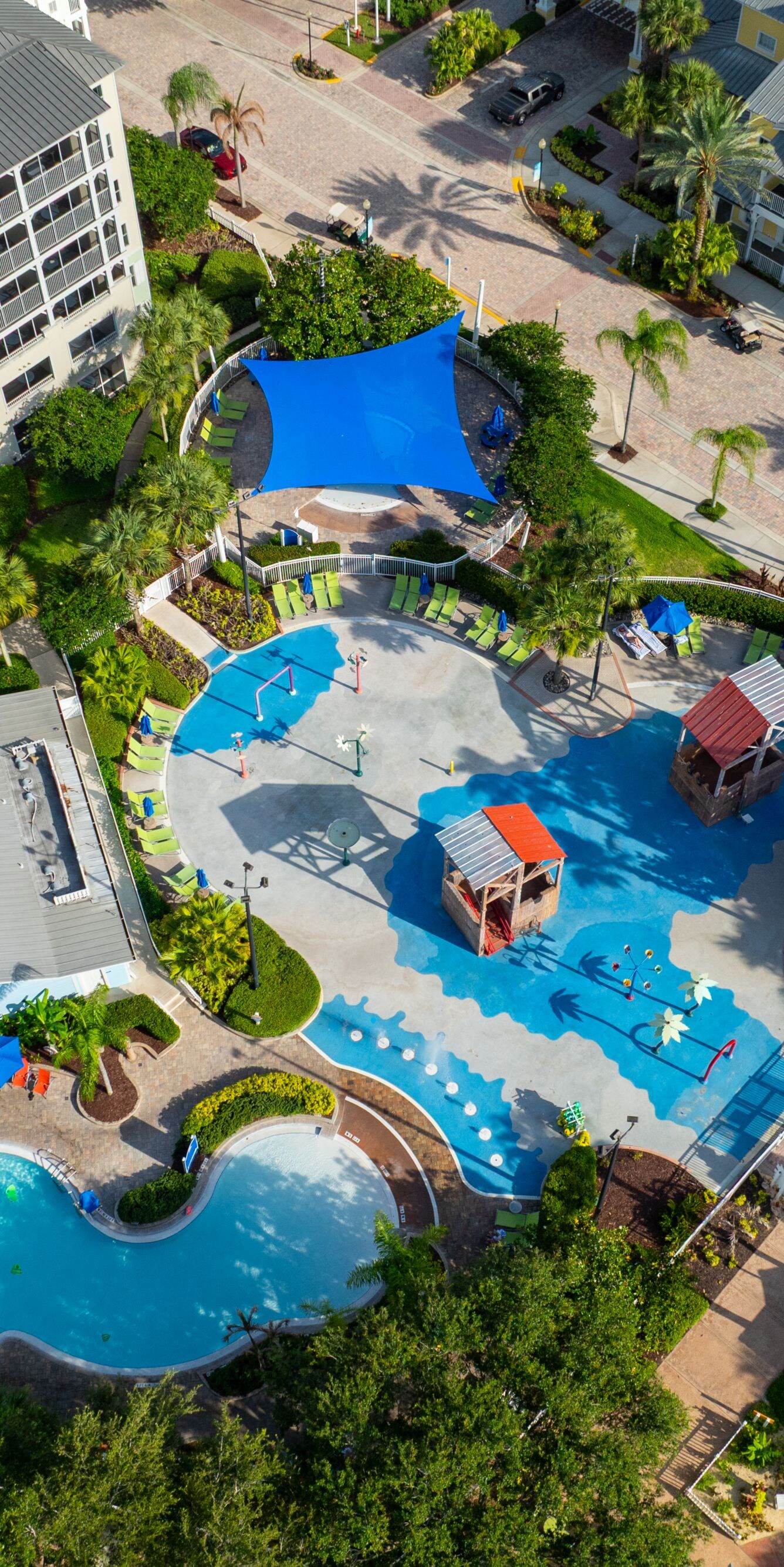 Resort-Pool, Wasserrutsche und Planschbereich in Orlando
