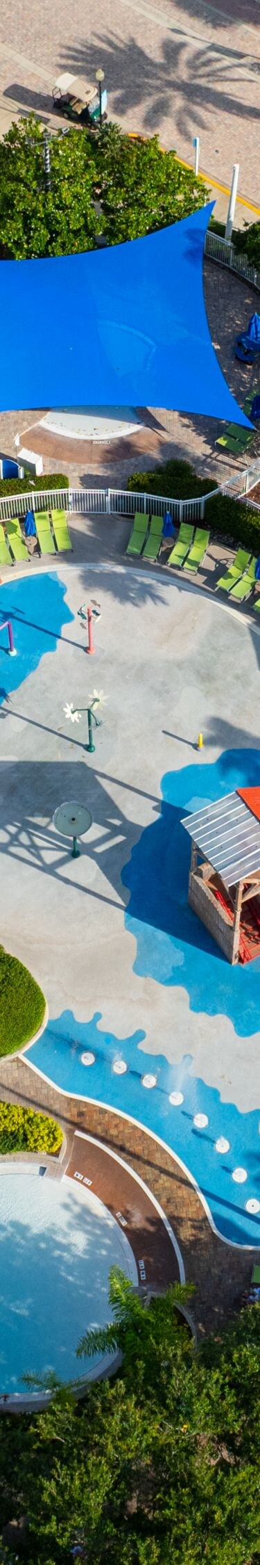 Resort-Pool, Wasserrutsche und Planschbereich in Orlando