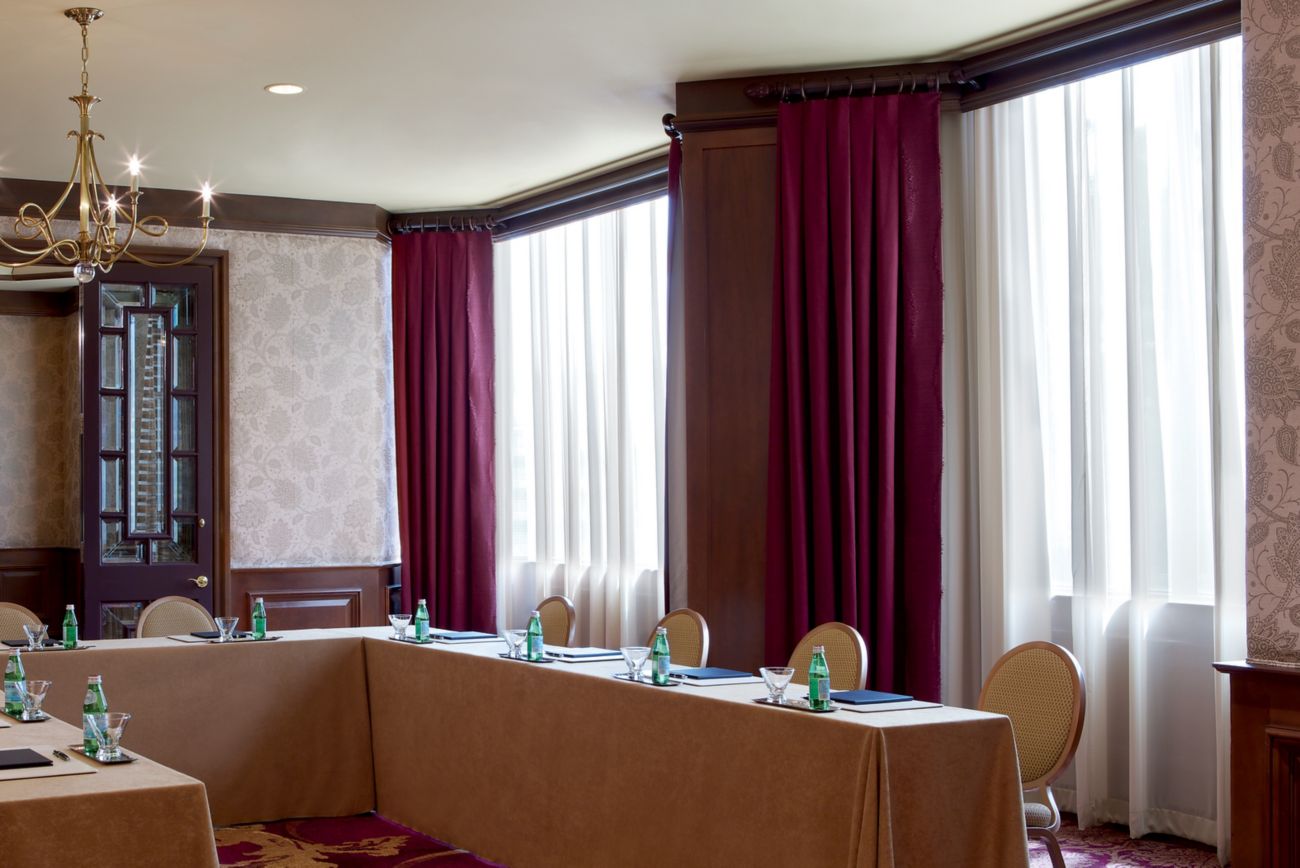 Smaller meetings benefit from the intimate surroundings of the Lounge and Director?s Room