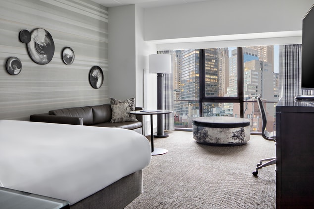 King Superior Times Square View Guest Room