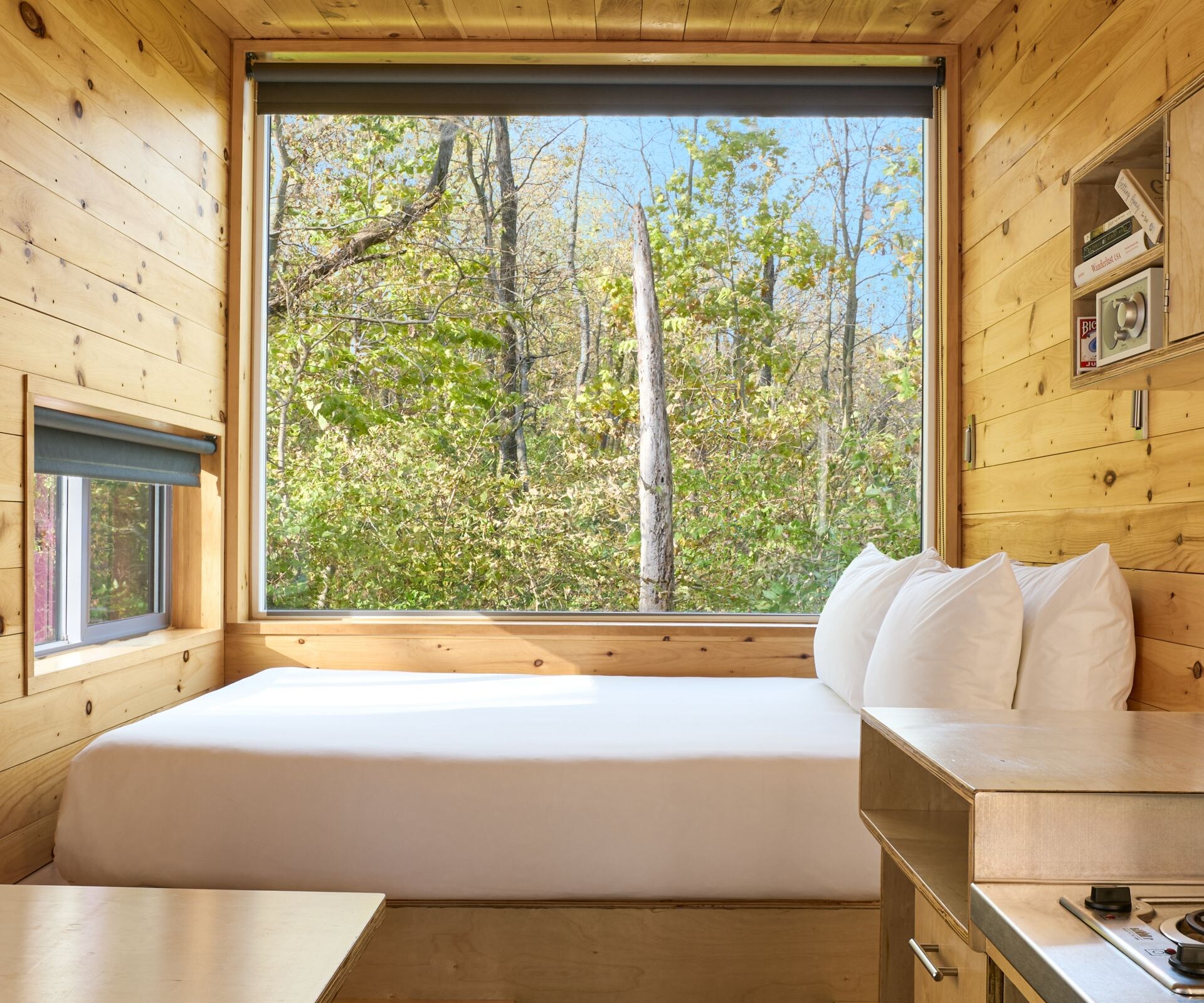 Cabin with kitchenette, dining table, bed, window